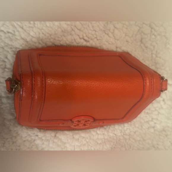 Tory Burch Amanda Orange Zip-Around Wallet - Picture 6 of 7